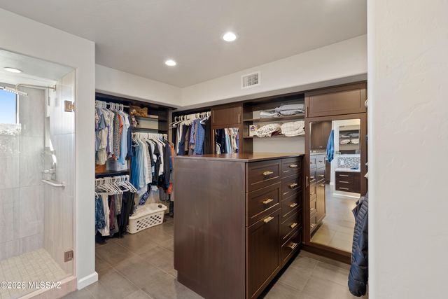 2301 E Greenlee Road, Tucson, AZ 85719