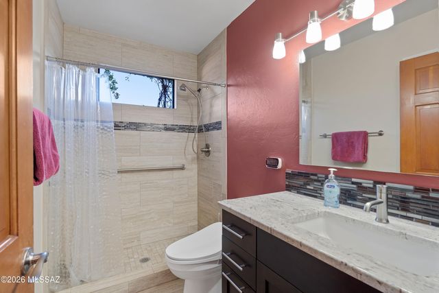 2301 E Greenlee Road, Tucson, AZ 85719