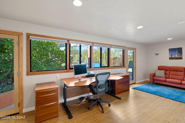 2301 E Greenlee Road, Tucson, AZ 85719