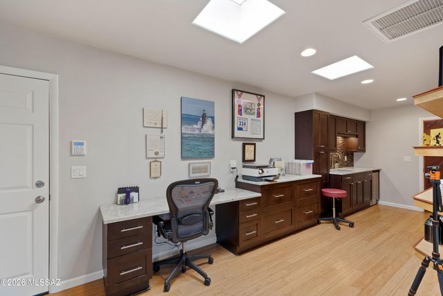 2301 E Greenlee Road, Tucson, AZ 85719