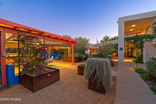 2301 E Greenlee Road, Tucson, AZ 85719