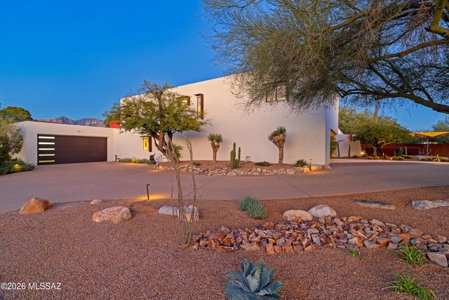 2301 E Greenlee Road, Tucson, AZ 85719