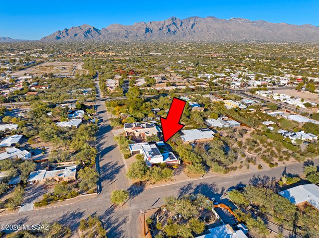 2301 E Greenlee Road, Tucson, AZ 85719