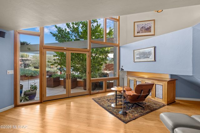 2301 E Greenlee Road, Tucson, AZ 85719