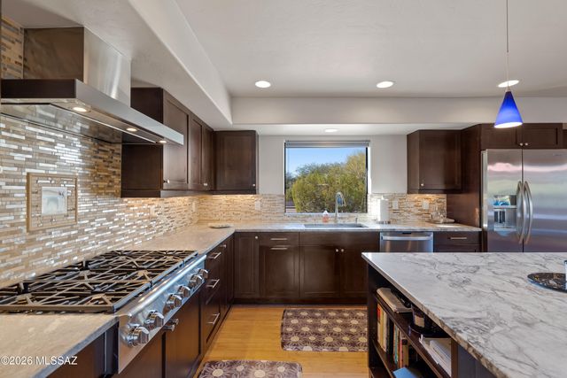 2301 E Greenlee Road, Tucson, AZ 85719