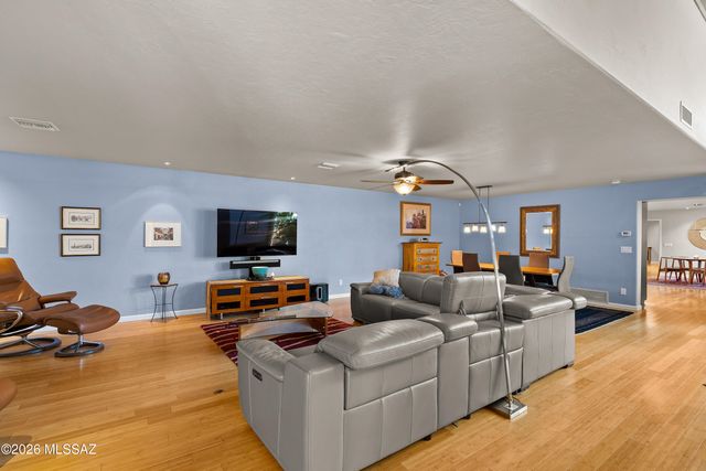 2301 E Greenlee Road, Tucson, AZ 85719