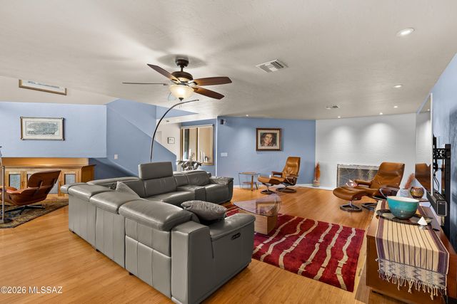 2301 E Greenlee Road, Tucson, AZ 85719