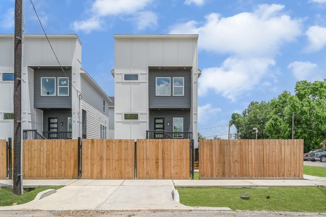 2108 Bringhurst Street, Houston, TX 77026