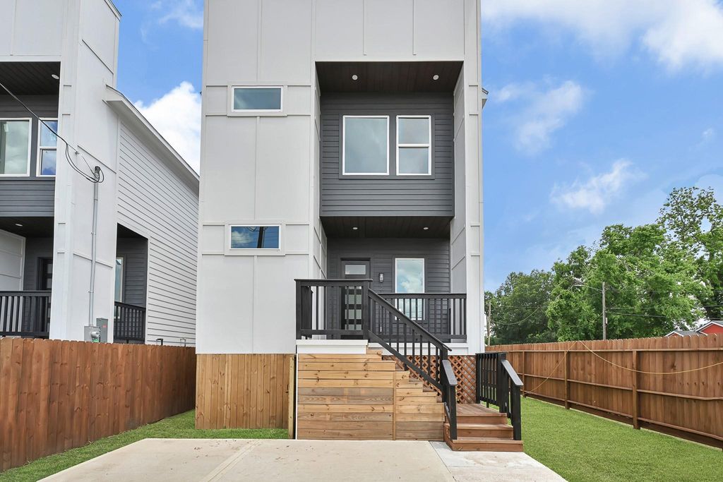 2108 Bringhurst Street, Houston, TX 77026