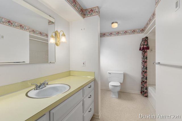 2656 Vassar Drive SE, Grand Rapids, MI 49506