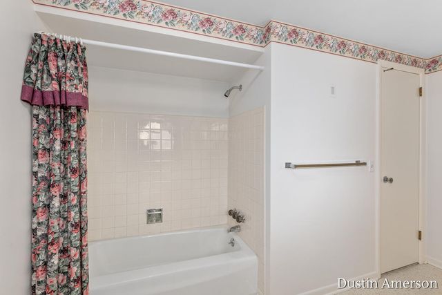 2656 Vassar Drive SE, Grand Rapids, MI 49506