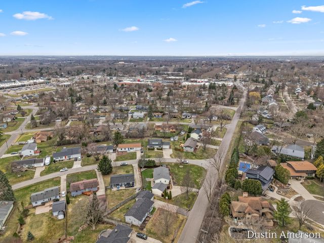 2656 Vassar Drive SE, Grand Rapids, MI 49506