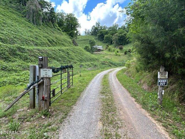 188 Happy Hollow Rd, Madisonville, TN 37354