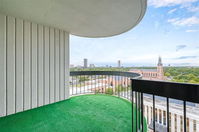 5001 Woodway Drive 1304, Houston, TX 77056