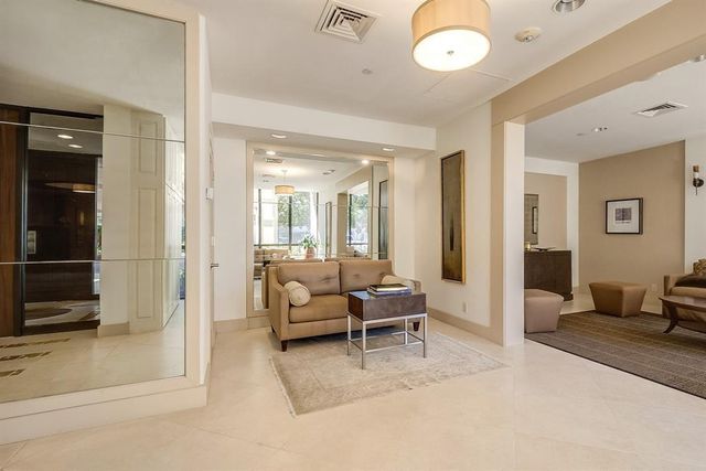 5001 Woodway Drive 1304, Houston, TX 77056