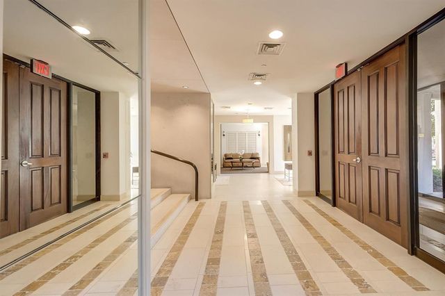 5001 Woodway Drive 1304, Houston, TX 77056