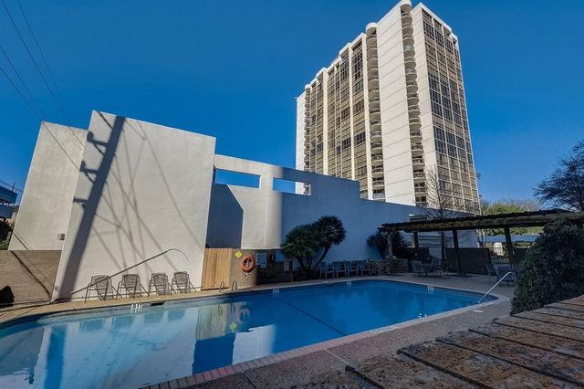 5001 Woodway Drive 1304, Houston, TX 77056