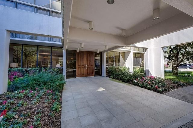 5001 Woodway Drive 1304, Houston, TX 77056