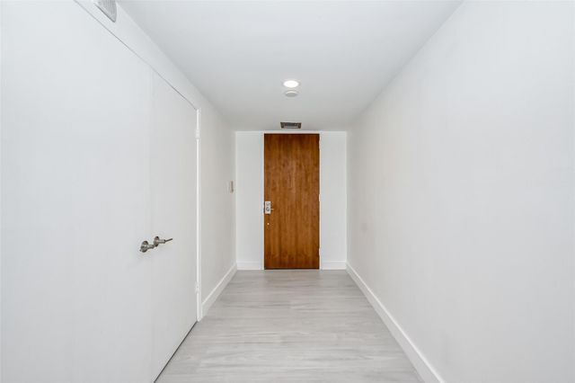 5001 Woodway Drive 1304, Houston, TX 77056