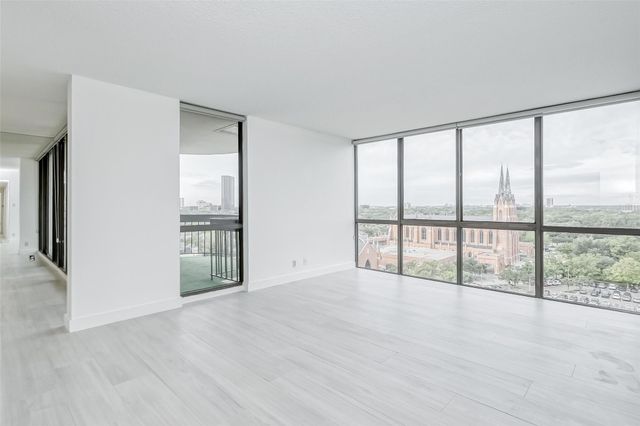 5001 Woodway Drive 1304, Houston, TX 77056