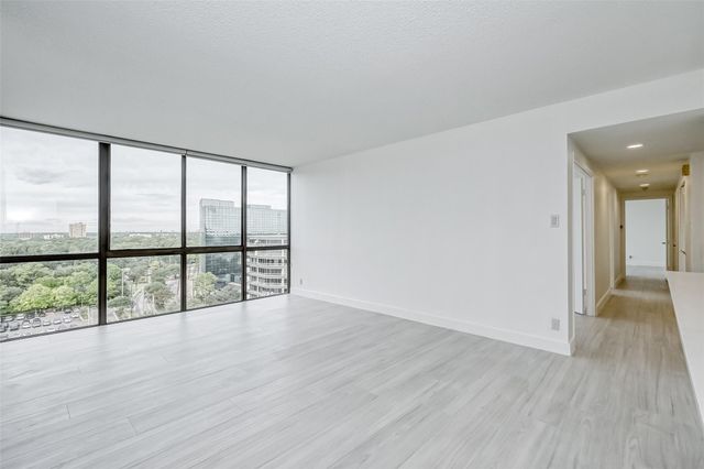 5001 Woodway Drive 1304, Houston, TX 77056