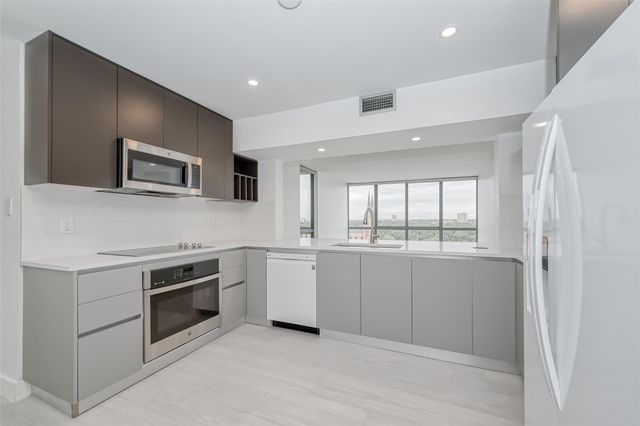 5001 Woodway Drive 1304, Houston, TX 77056