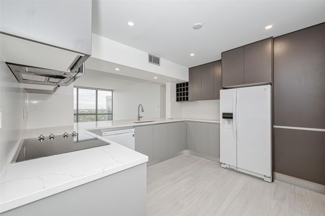 5001 Woodway Drive 1304, Houston, TX 77056