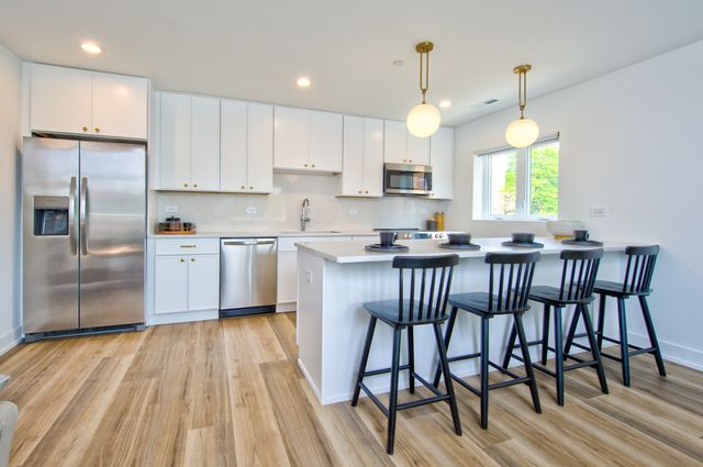 9396 Landings Lane 301, Des Plaines, IL 60016