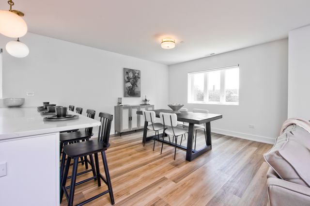 9396 Landings Lane 301, Des Plaines, IL 60016