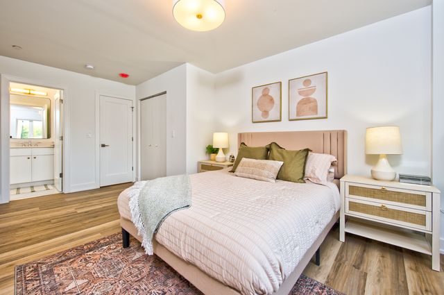 9396 Landings Lane 301, Des Plaines, IL 60016