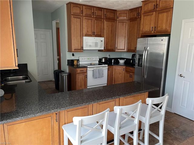 1821 Somersby LN, Virginia Beach, VA 23456