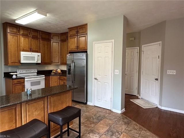 1821 Somersby LN, Virginia Beach, VA 23456