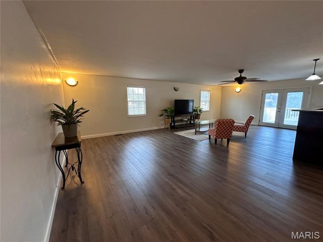 303 Kennedy Drive, Sikeston, MO 63801