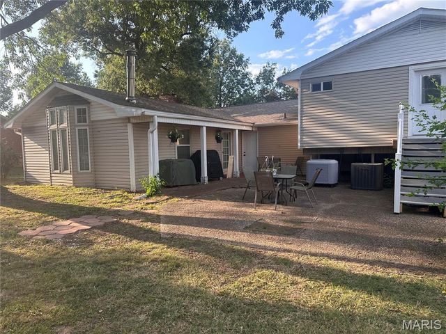 303 Kennedy Drive, Sikeston, MO 63801