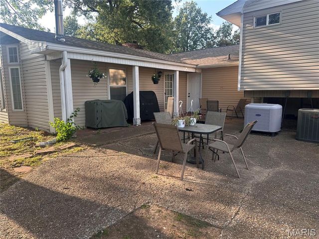 303 Kennedy Drive, Sikeston, MO 63801