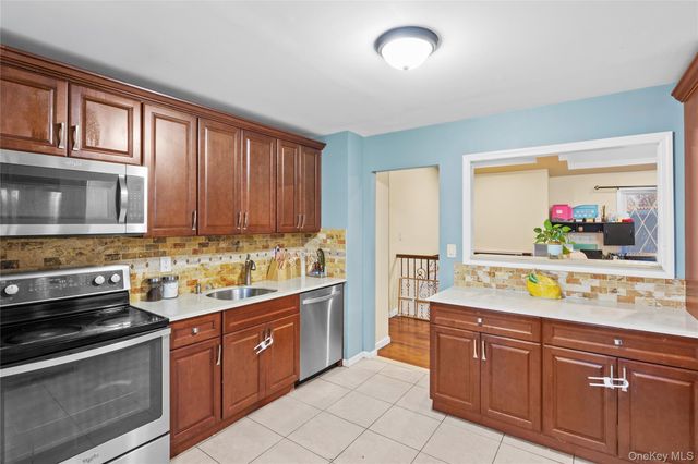 85 Bedford Avenue, Freeport, NY 11520