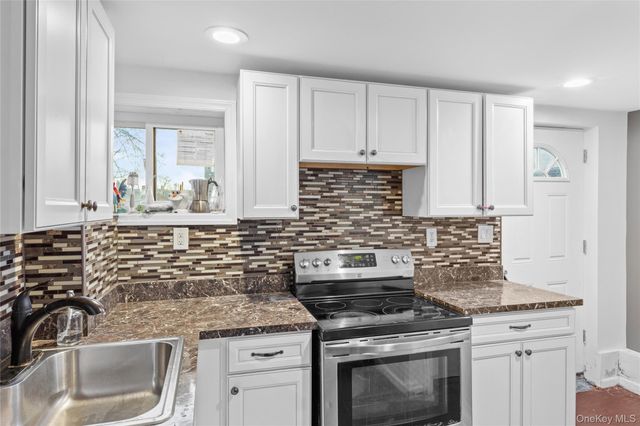 85 Bedford Avenue, Freeport, NY 11520