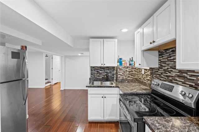 85 Bedford Avenue, Freeport, NY 11520