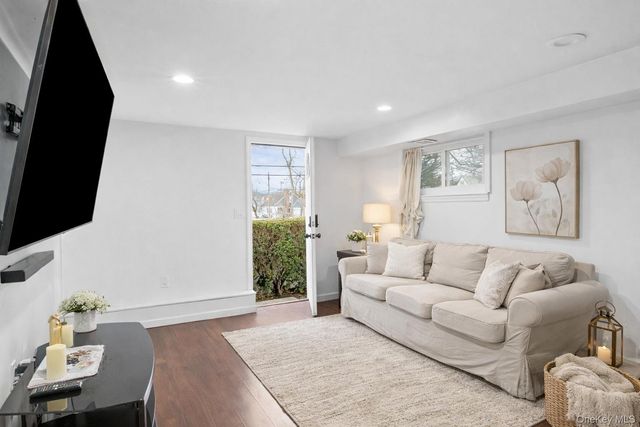 85 Bedford Avenue, Freeport, NY 11520