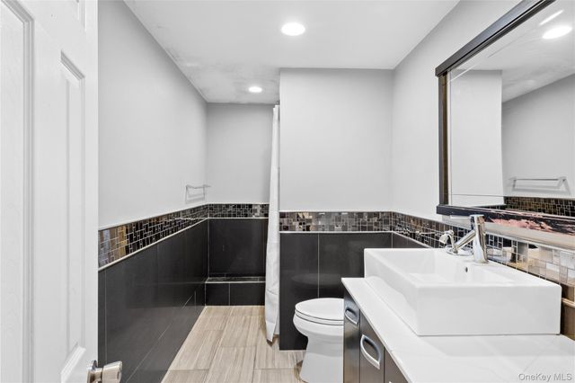 85 Bedford Avenue, Freeport, NY 11520