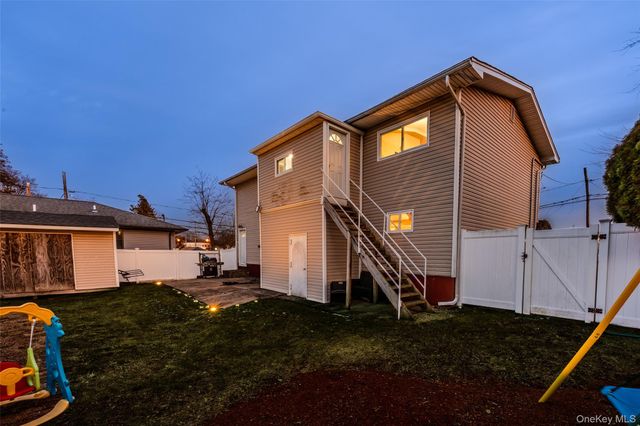 85 Bedford Avenue, Freeport, NY 11520