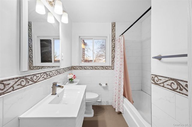 85 Bedford Avenue, Freeport, NY 11520