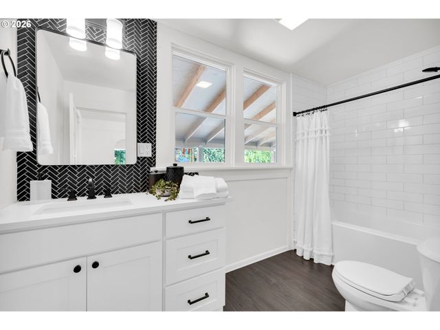 2307 Ne EVERETT St, Portland, OR 97232