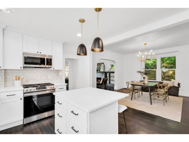 2307 Ne EVERETT St, Portland, OR 97232