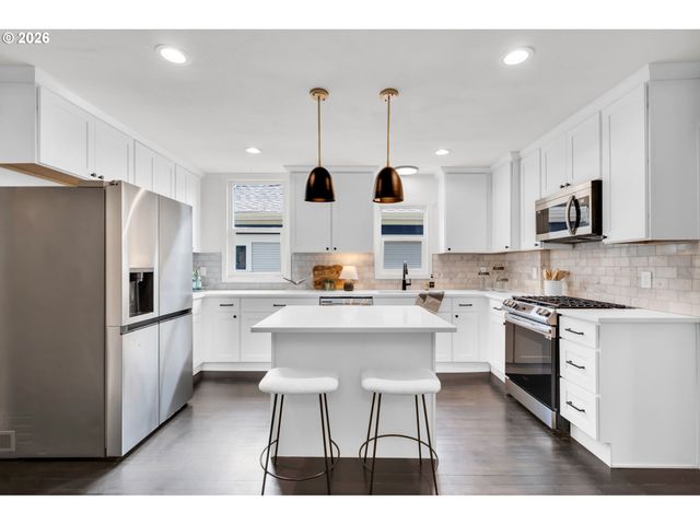 2307 Ne EVERETT St, Portland, OR 97232