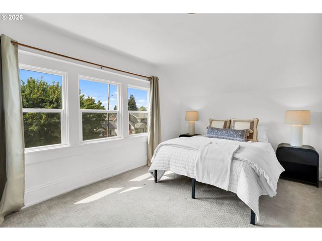 2307 Ne EVERETT St, Portland, OR 97232