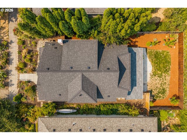 2307 Ne EVERETT St, Portland, OR 97232
