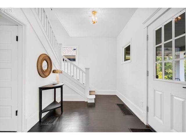 2307 Ne EVERETT St, Portland, OR 97232