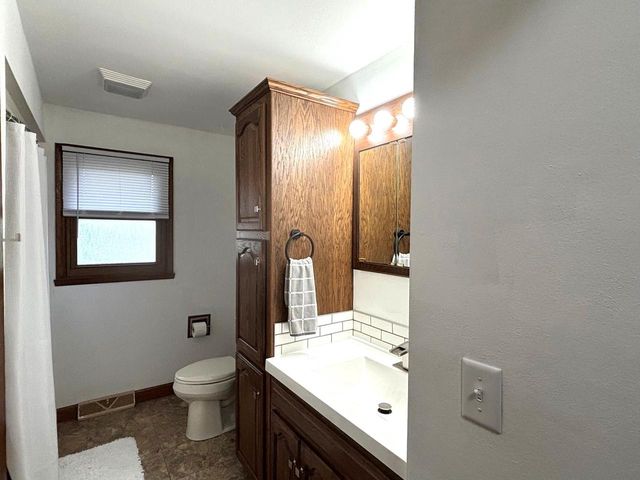 532 WILLOW DRIVE, Kaukauna, WI 54130