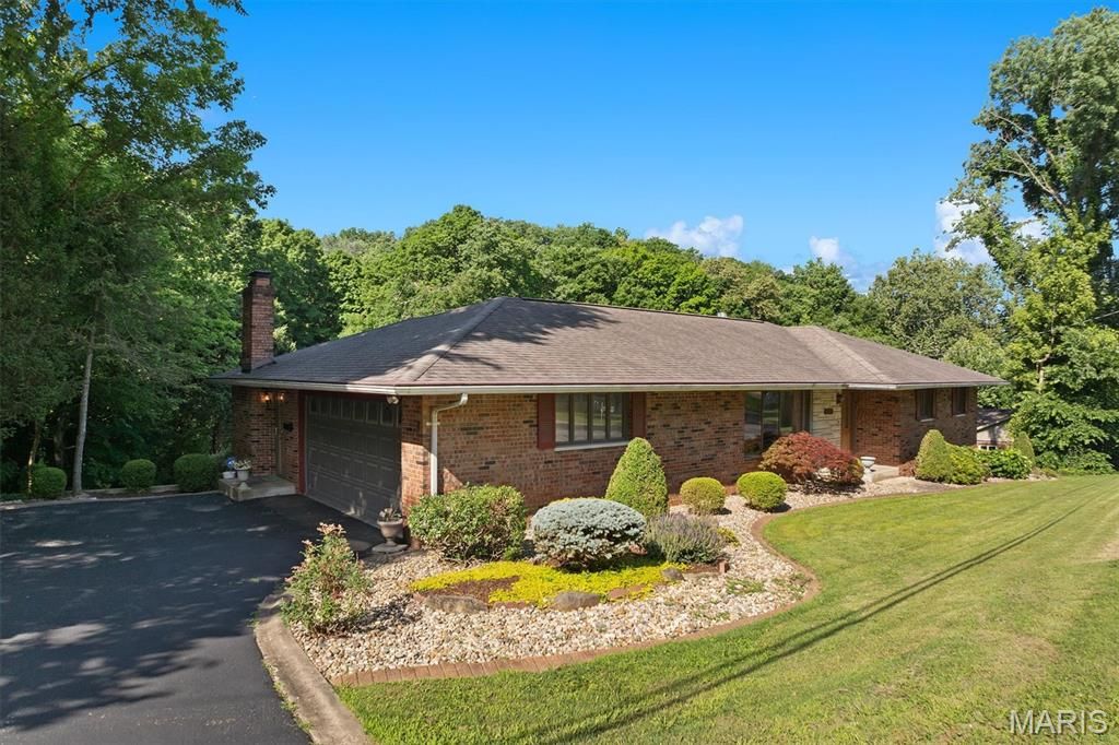 1418 W Main Street, Collinsville, IL 62234